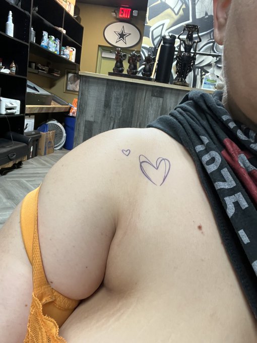 New tattoo https://t.co/l46dJ7K9JQ<a href="/tag/newprofilepic"class="tags"><span>#newprofilepic</span></a>