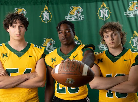 MitchellBanasz1's tweet photo. Thank you @NMU_Football and @CoachDuFrane for inviting us up!

@IThawksfootball @TeamNixRecruit https://t.co/CZmx0HaxpY