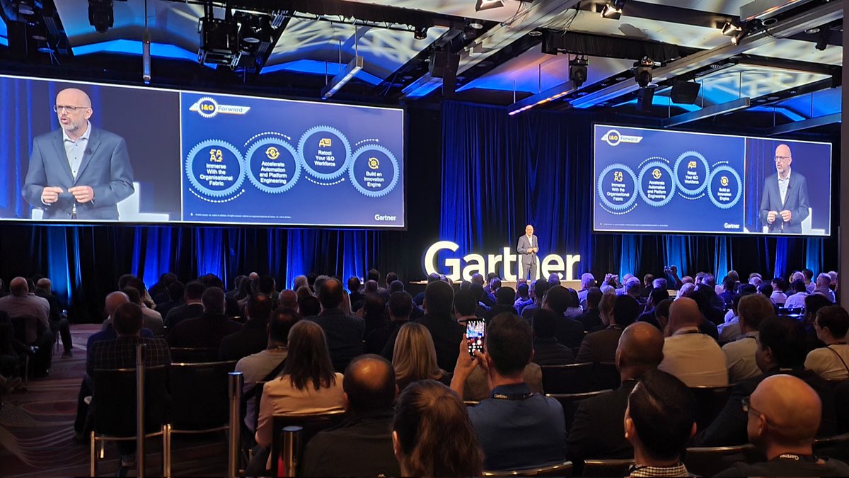 @padraig_byrne onstage at e keynote for  #GartnerIO Sydney