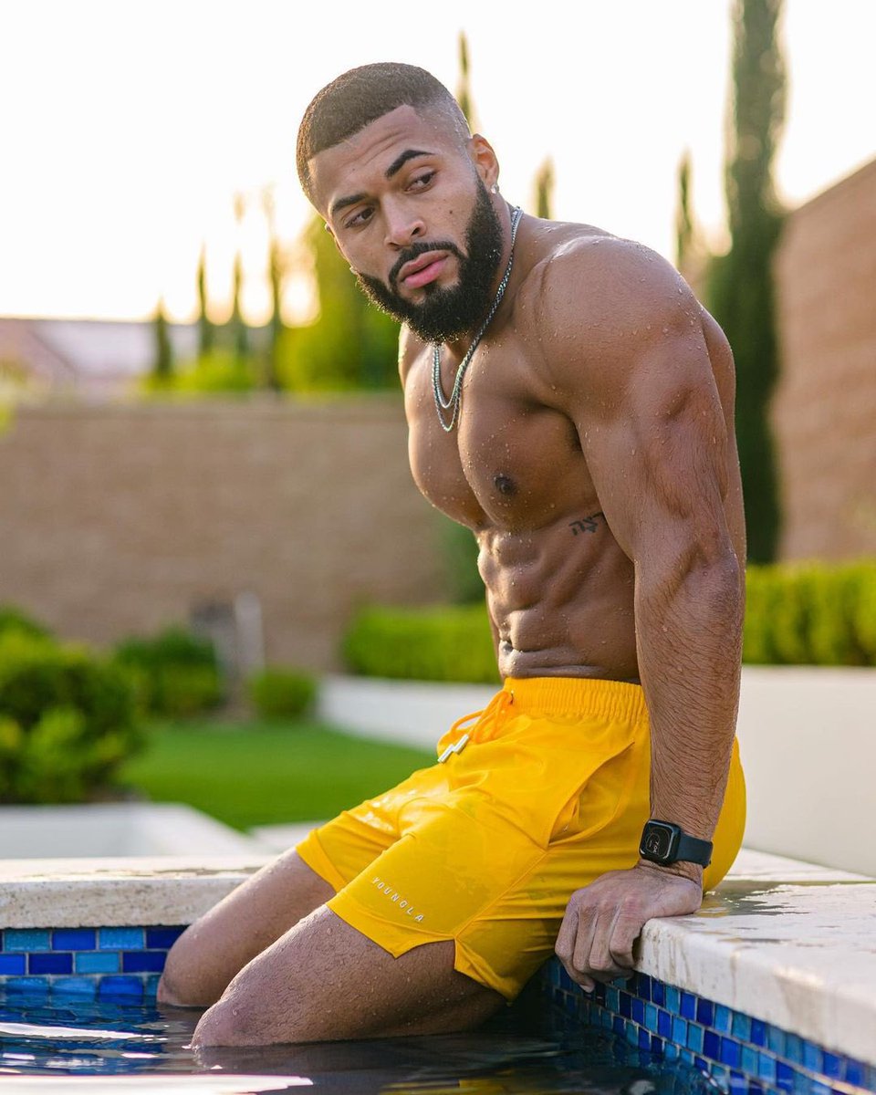 MalezIntl's tweet image. #PoolsideHottie
📷 @johnny_llee