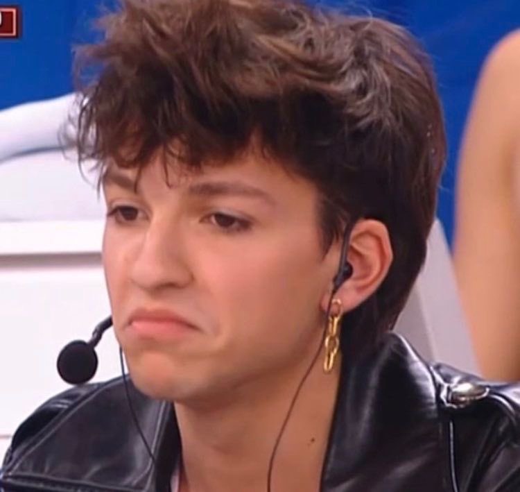 bordeex's tweet photo. Ma in che senso Isobel non ha vinto, branco di capre  #amici22 https://t.co/0GOBPqcwqU