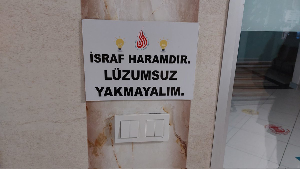 Olm bu adamlar gerçekten çok zeki. Bugün okulda şunları asmışlar ve kimse de durumu çakmıyor 🤣 <a href="/umitozdag/">Ümit Özdağ</a> <a href="/zaferpartisi/">Zafer Partisi</a>