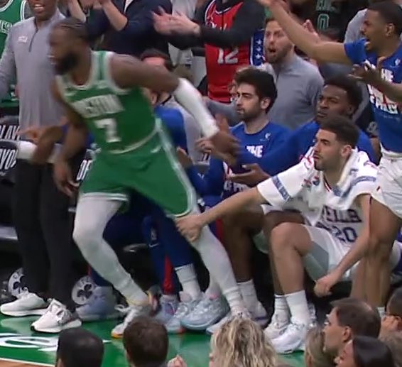 barstoolsports's tweet photo. Double Technical Fouls https://t.co/rRSlqIKC6m