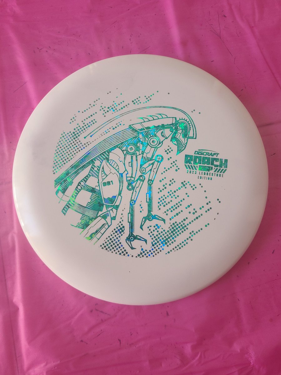 CamMac_7's tweet photo. Little before and after dye on my Roach putter. #discgolf https://t.co/ohMNqn9KOC