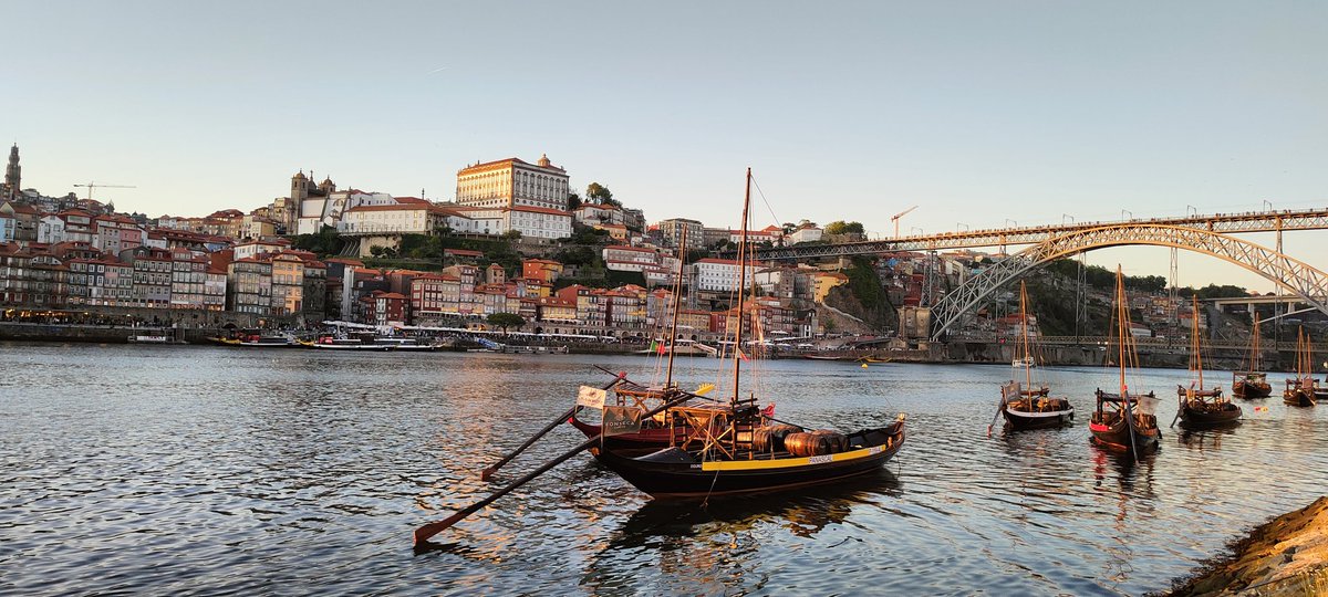 BorxaGC's tweet photo. Esta fin de semana regresamos a Porto despois de 5 anos, é a quinta vez que imos mais desta regresei horrorizado

Masificado como en agosto a uns niveis brutais, cheo de despedidas de solteir@s (xente berrando), prezos altísimos...non é a Porto que lembraba. Que carallo pasou? 😌 https://t.co/F30D63RA2h