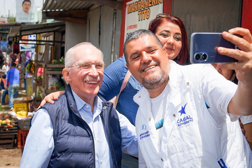Edmondmulet's tweet photo. Estamos en la tierra de uno de los mejores cafés de #Guatemala: Fraijanes.
#SomosGenteCabal #HagamosLoCorrecto https://t.co/bCc2953htZ