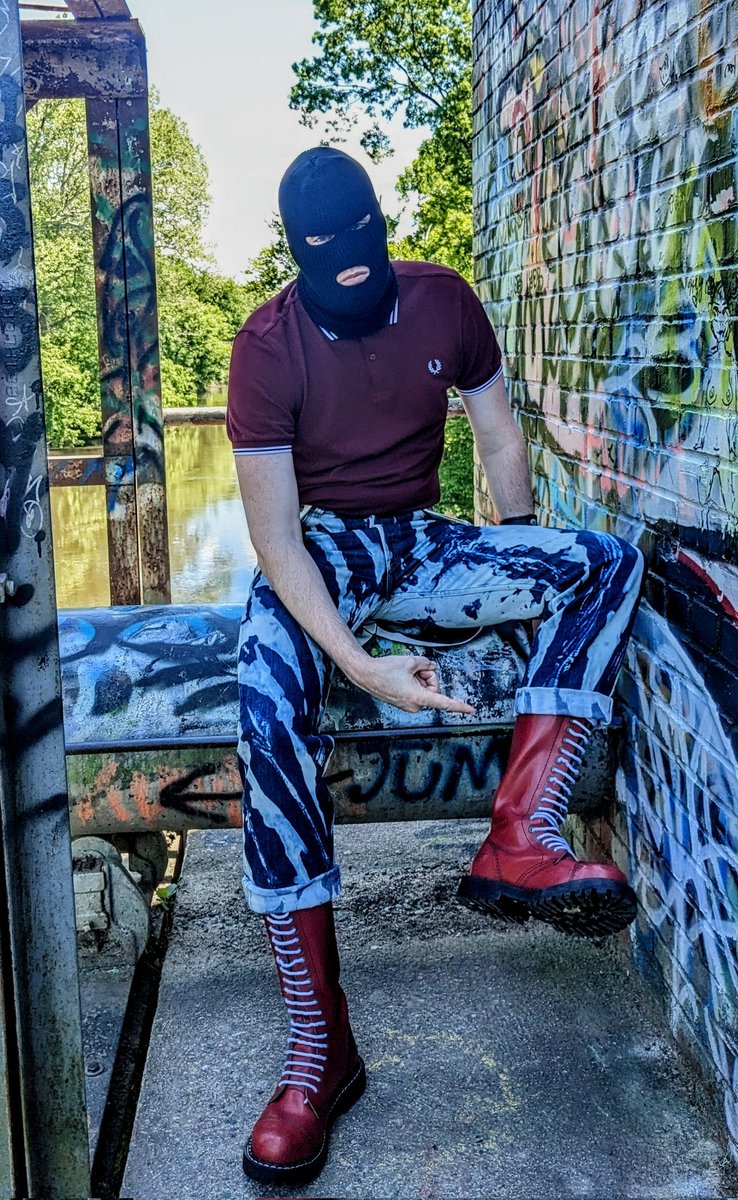 MilitarySkin's tweet photo. Which pig wants to finish off their weekend by cleaning by boots? https://t.co/i87Lz7qwSI