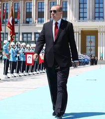 واثق الخطوة يمشي ملكاً.. 

#رجب_طيب_اردوغان #الانتخابات_التركية