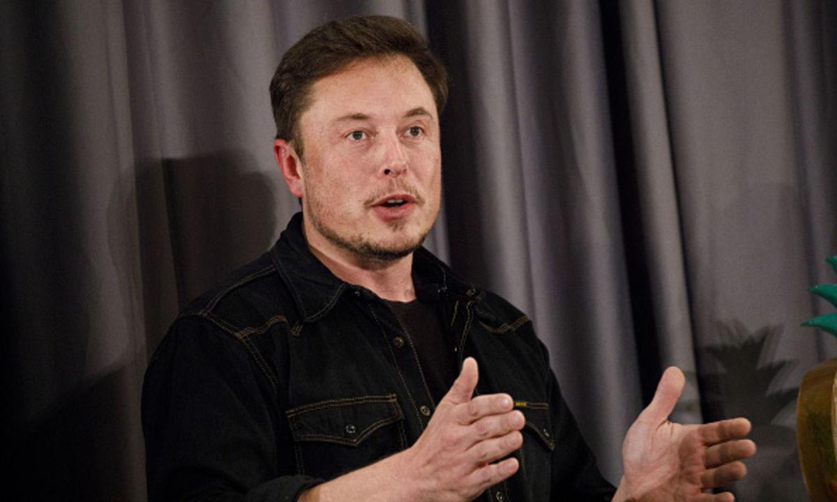 elli_clari's tweet photo. Musk explains why he thinks taking #tesla private is 'best path.... #speedwayselfie https://t.co/gNURnAJfJz https://t.co/fNKcnf0oJc