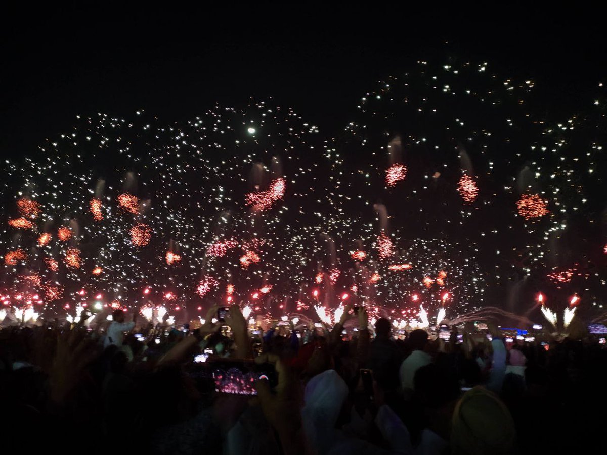 smartphone_astr's tweet image. In spite of its name, our Group try to encompasses all facets of sky photography &amp;amp; levels - By our member Serious_abt_Science - 2023 New Year #fireworks 
Ras Al Khaimah Em, #UAE.
#PocoX3 AGC8.4V9.4, Surf Xml - Dark Night mode. #mobilephotography #photography #sky #ThePhotoHour