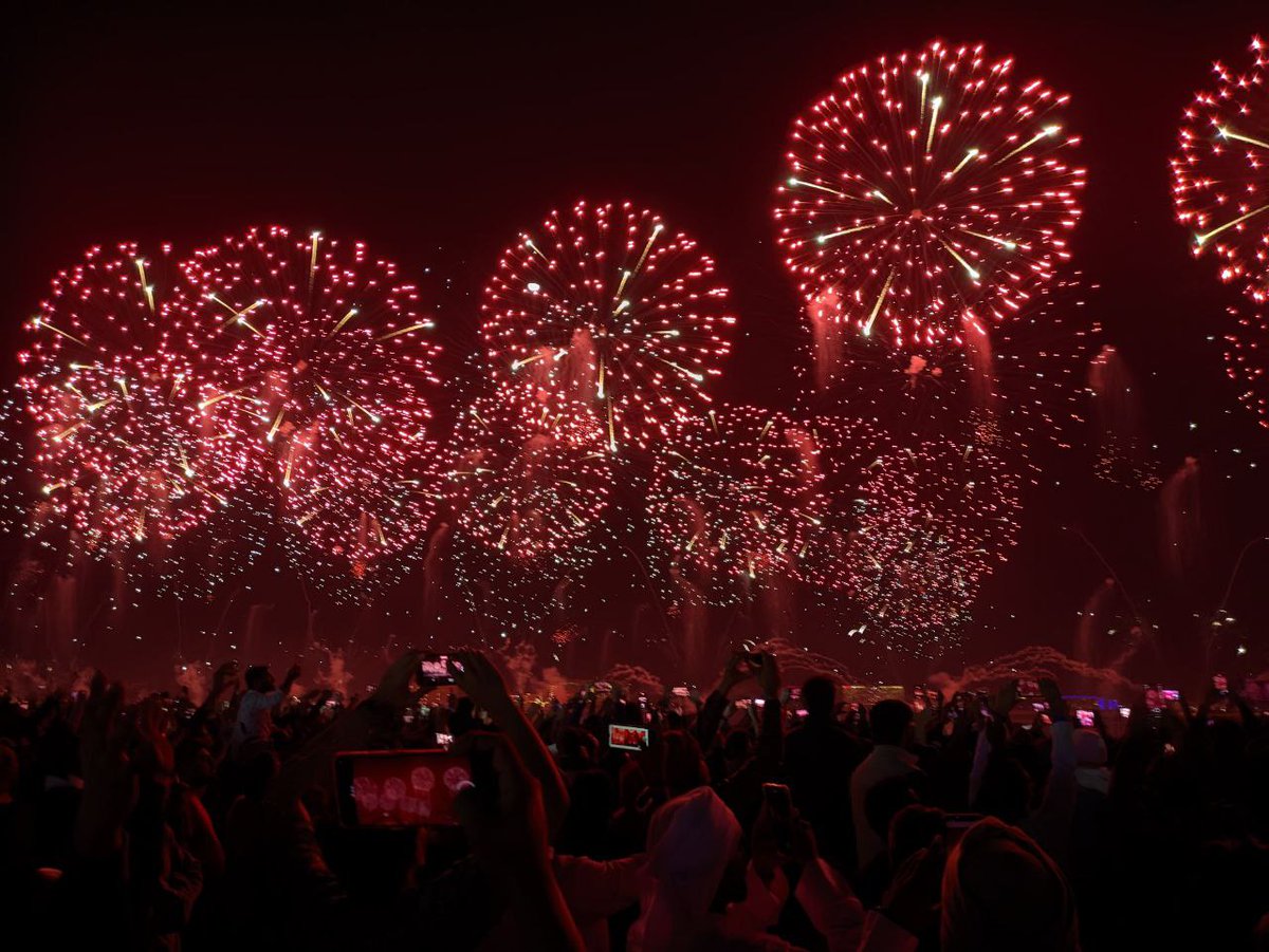 smartphone_astr's tweet image. In spite of its name, our Group try to encompasses all facets of sky photography &amp;amp; levels - By our member Serious_abt_Science - 2023 New Year #fireworks 
Ras Al Khaimah Em, #UAE.
#PocoX3 AGC8.4V9.4, Surf Xml - Dark Night mode. #mobilephotography #photography #sky #ThePhotoHour