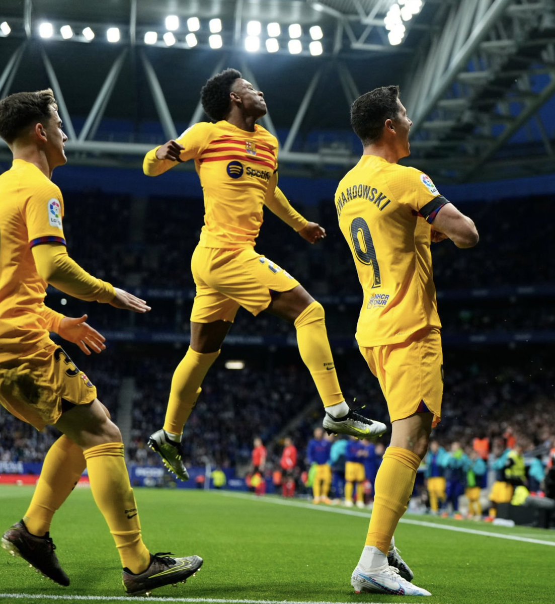talkfcb_'s tweet photo. BARÇA ARE CHAMPIONS OF LA LIGA! https://t.co/c4Y8iO5xZG