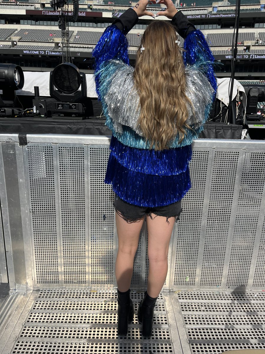 soitgoesgrace's tweet photo. WE MADE IT!!!!! it’s been a LONG time coming oh my goodness. i’m the happiest i have been in so long right now! my heart is so full!!!! #PhillyTSTheErasTour @taylornation13 @taylorswift13 https://t.co/bfOxIv7xX0