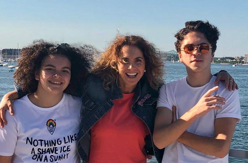 LuceroMexico's tweet photo. Feliz día a todas las mamis que están en USA, en cada uno de los países donde celebran en este su día especial. Guerreras, amorosas, hermosas por dentro y por fuera, heroínas incansables. 🥰
Feliz dia das mães para todas as mamães do meu Brasil querido neste dia tão especial e sempre. Desejo muito amor! 🌹🌟💝 #DiaDeLaMadre #DiaDeLasMadres #DiaDasMaes