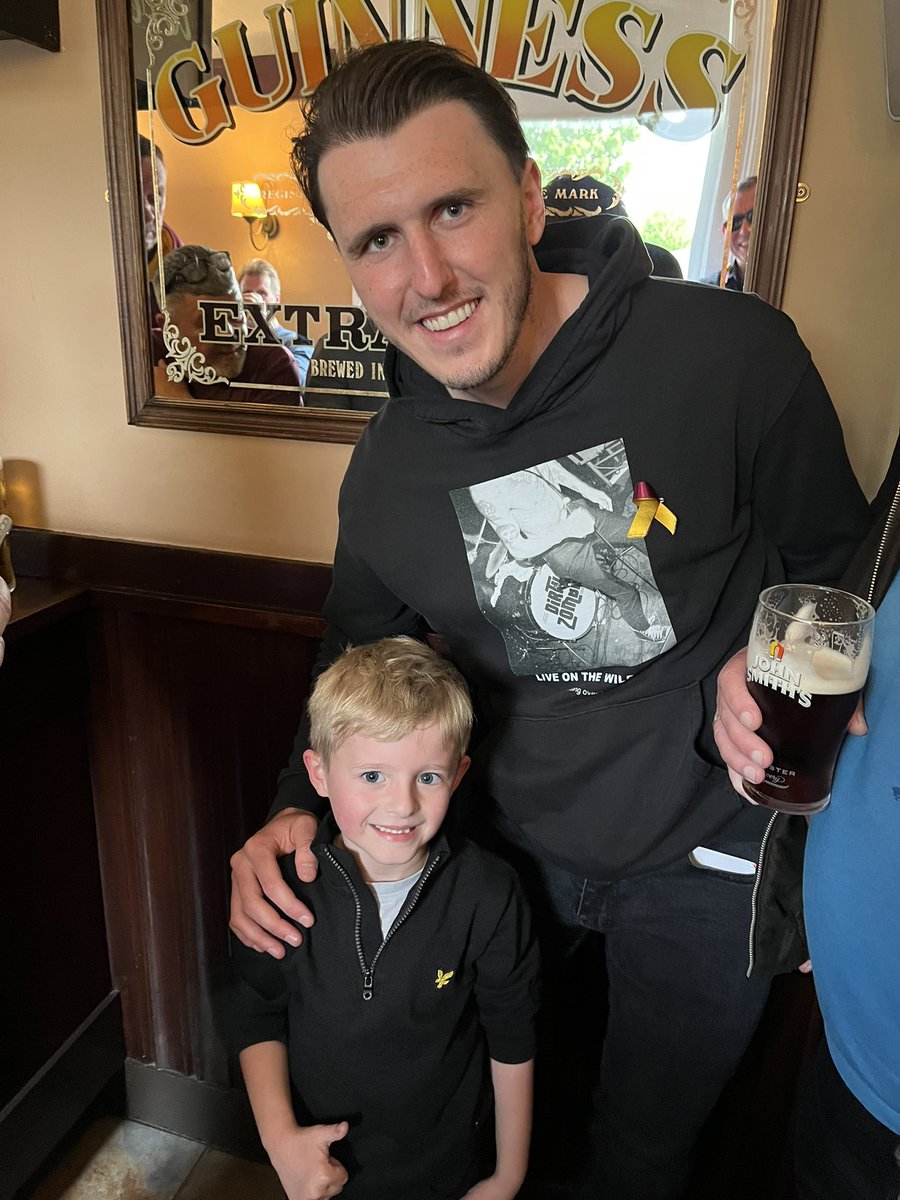 joshlegend13's tweet image. Little man was buzzing with a picture with @cooke_8 tonight! Came down to cheer the lads on massive respect! #bcafc @officialbantams
