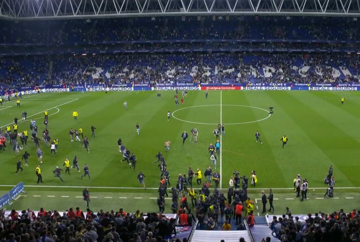 MesQueUnPosteo's tweet photo. EQUIPO CHICO DONDE DEBE ESTAR

A SEGUNDAAAAAAAA

CHIQUITINES, Y MIL VECES EQUIPO CHICO DE SEGUNDA POR SU AFICION

#EspanyolBarca #FCB https://t.co/uYR4Pvg7rn