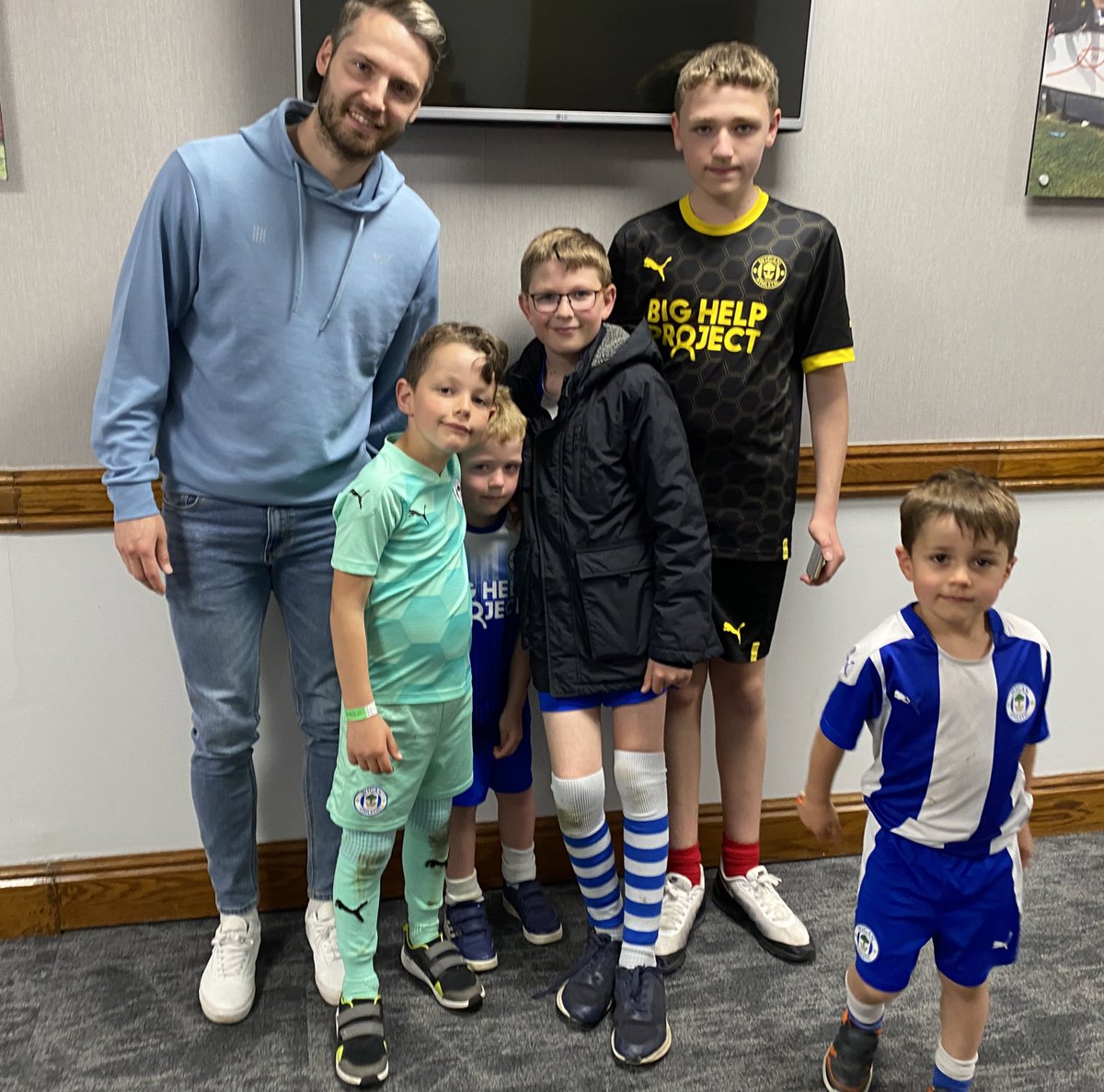 JosephsGoal's tweet image. What a day.
Can’t possible sum it up in enough words tonight. That will follow tomorrow.
But to everyone who organised, attended, played, hit the crossbar (@drjtobin 👀), drove, sponsored, bucket collected, sold, supported…thank you so, so, so much.
You’re all amazing ❤️💙 #wafc