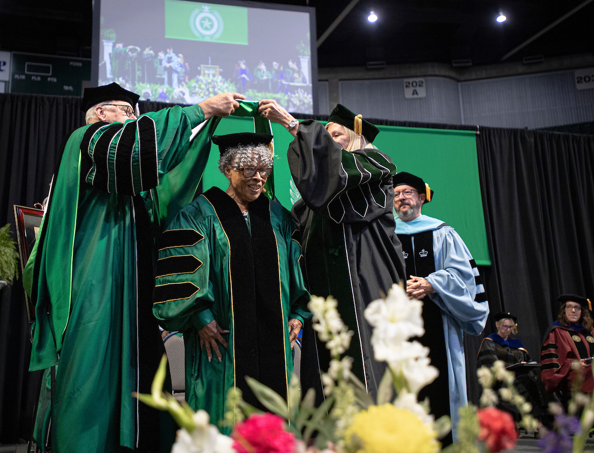 From walking for change to walking the stage, we’re proud to recognize #UNTalum and “the Grandmother of Juneteenth” Opal Lee with an honorary doctoral degree. Read more about Opal Lee: bddy.me/3Boj96L