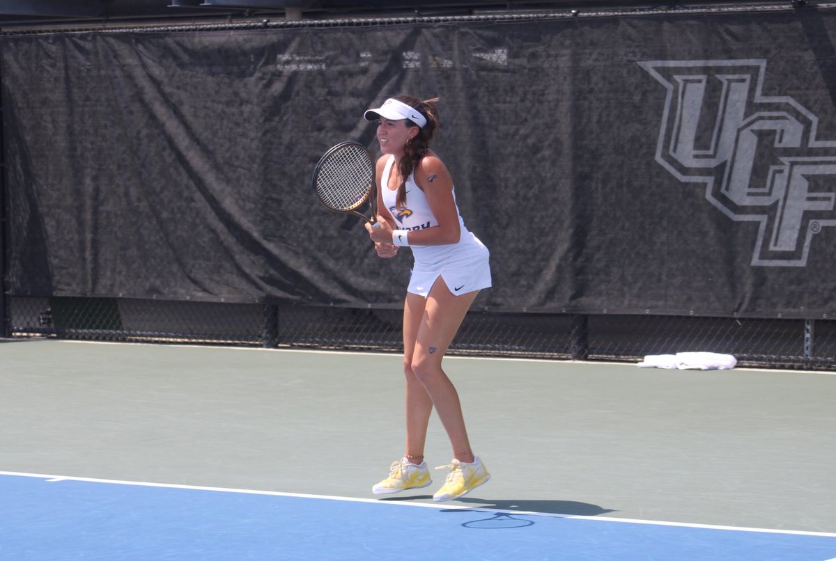 a few action shots of <a href="/EmoryWTennis/">Emory Women's Tennis</a> on their way to a 5-3 quarterfinal win over Wesleyan University 🎾👏🏼

#WhyD3 | #D3tennis