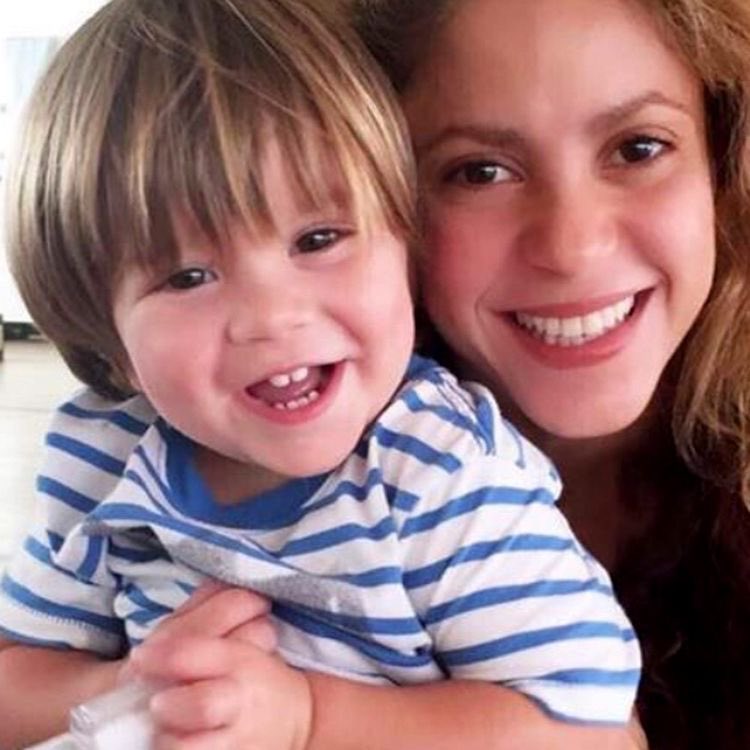 erkwoods's tweet photo. [erik wood - insta post]

oi mãe. faz tempo que a gente não conversa.

minha vida ta legal. eu comecei a trabalhar a alguns meses e fica meio pesado pra lidar junto com a faculdade, mas acontece. eu gosto do que eu to fazendo.

eu ainda toco o violão que você me deu, lembra? + https://t.co/upivKsNB0L