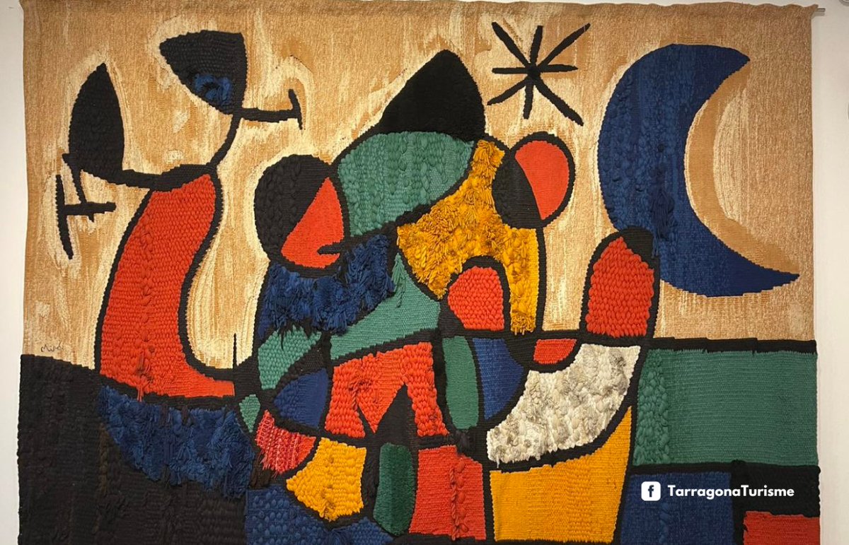 It's a truly enriching experience, featuring the 'Tapiz de Tarragona,' a fabulous collaboration between artist Joan Miró and Josep Royo. 🎨

🚗 About 1 hour and 10 minutes by car and 1 hour and 50 minutes by train from Barcelona.

#InLOVEwithCatalonia ❤️