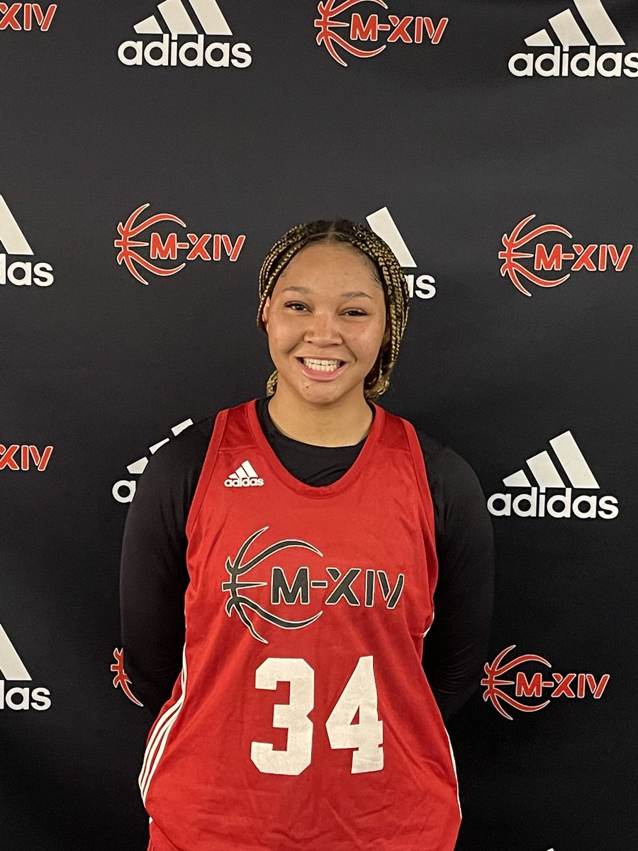 M14Hoops_Girls's tweet photo. 17u BlueStar with a comeback win against Mac Irvin Fire Select (55-49)

Zoe Navarro- 19 pts @Zoe_Navarro2 
Kinsey Gracey- 12 pts @kinsey_gracey 
Luella Sheehan- 11 pts @luellasheehann 
Amerie Flowers- 15 rebs @amerief2024 
@PGHByron 
@MHS_Girls_ https://t.co/DsnJARyC82