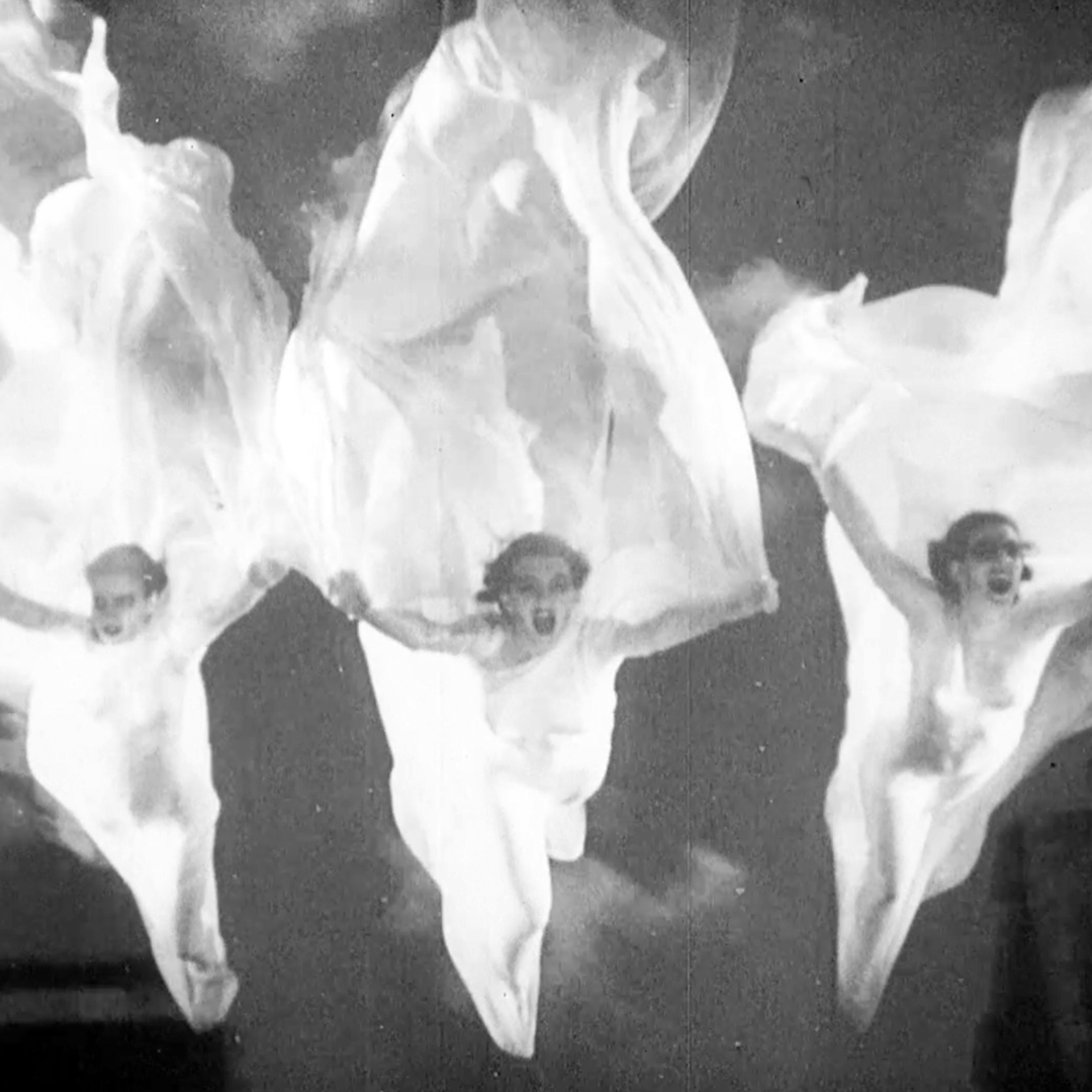 A restored verison of Slavko Vorkapich's surrealist montage from CRIME WITHOUT PASSION (1934) is included as an extra on the Blu-ray of THE MASK (1961). And it's more exhilarating than ever.