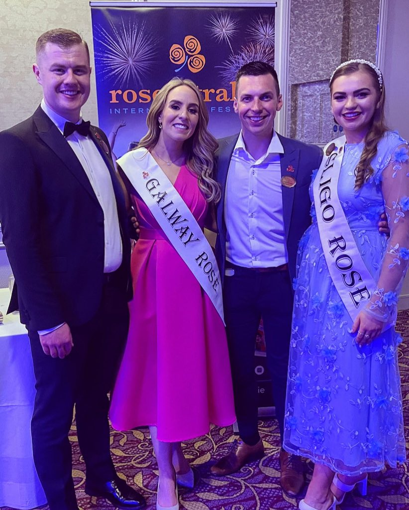 Eiméar got to catch up with her Escourt Jamie Flannery (Escourt of the year 2019), Galway Rose Sister Clare Ann Irwin and Escourt of the year (2022) Shane McHugh last night at the Mayo Selection night🌹 

@RoseofTralee_ 
#sligorose2022
#roseoftralee
#catchup
#rosesisters