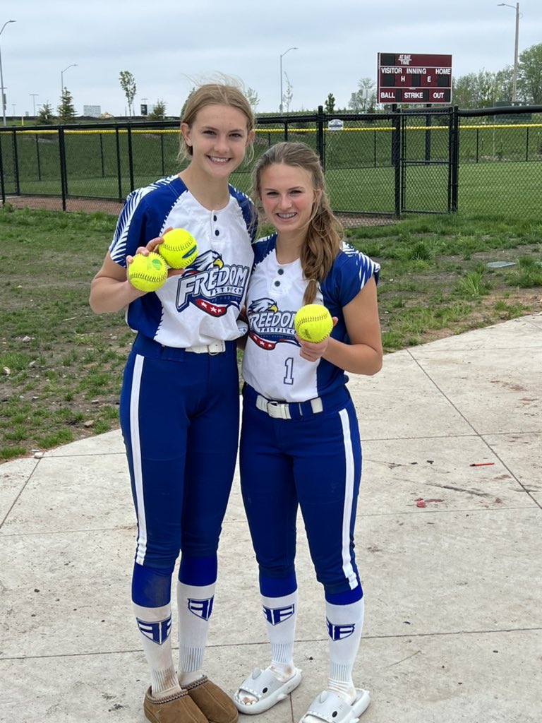 Faith_Shirbroun's tweet photo. Got to play with my highschool team in a tournament and needed an extra pitcher so we picked up @PiperLadwig from our travel team to help us out. Looks like she did pretty great! #GoldDNA @tsmartt14 @CoachJordanSB @CoachMWright3 https://t.co/1ZRKWA5KSb
