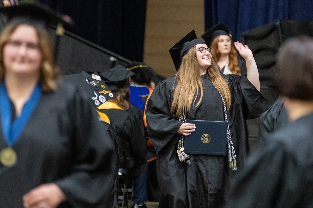 Are YOU, a family member or friend in one of our 90+ photos from #UISedu Commencement? Click the link below to view all of our Commencement photos and download them. 

➡️ Commencement Photo Gallery: go.uis.edu/Grads23Gallery