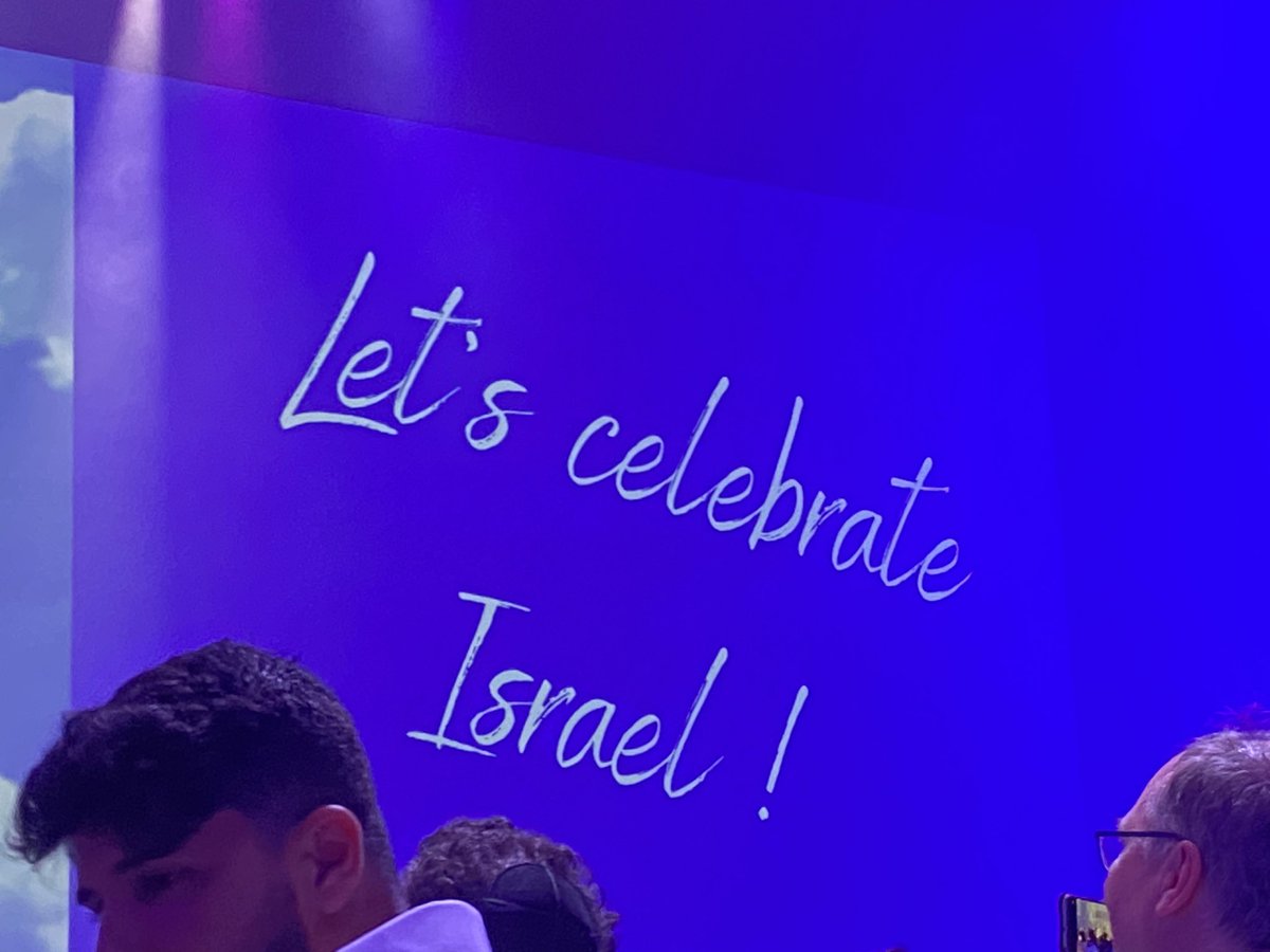 IditAbu's tweet photo. 500 ppl dancing together celebrating Israel’s 75th anniversary, with a great performance of Stephane #Legar. 🎉🎉 Such a wonderful community! Thank you @kerenhayesod @YRutbi https://t.co/12YnvC79ul