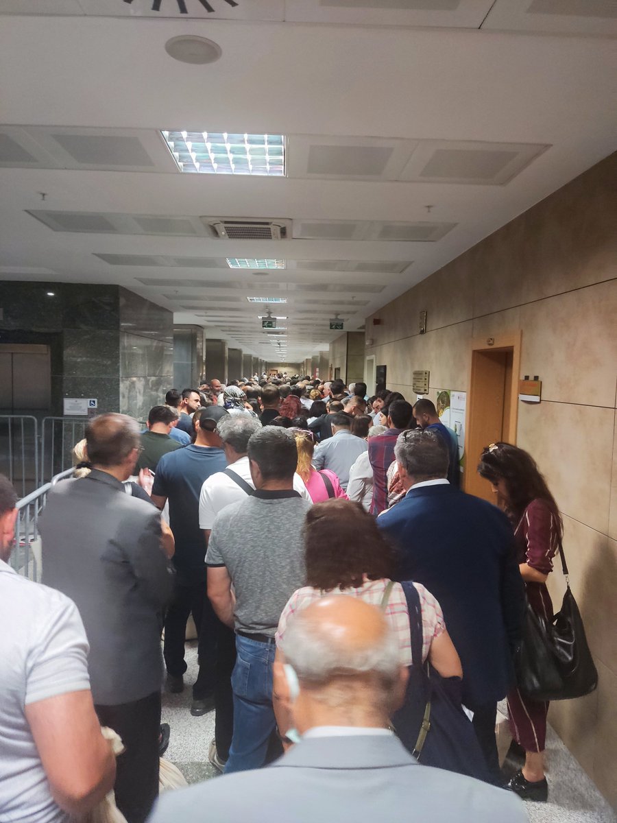 Adliyelerde resmen yıldırma politikası uygulanıyor.

Halen oyları teslim edemedik 😡

Bekletiliyoruz ama neden belli değil.