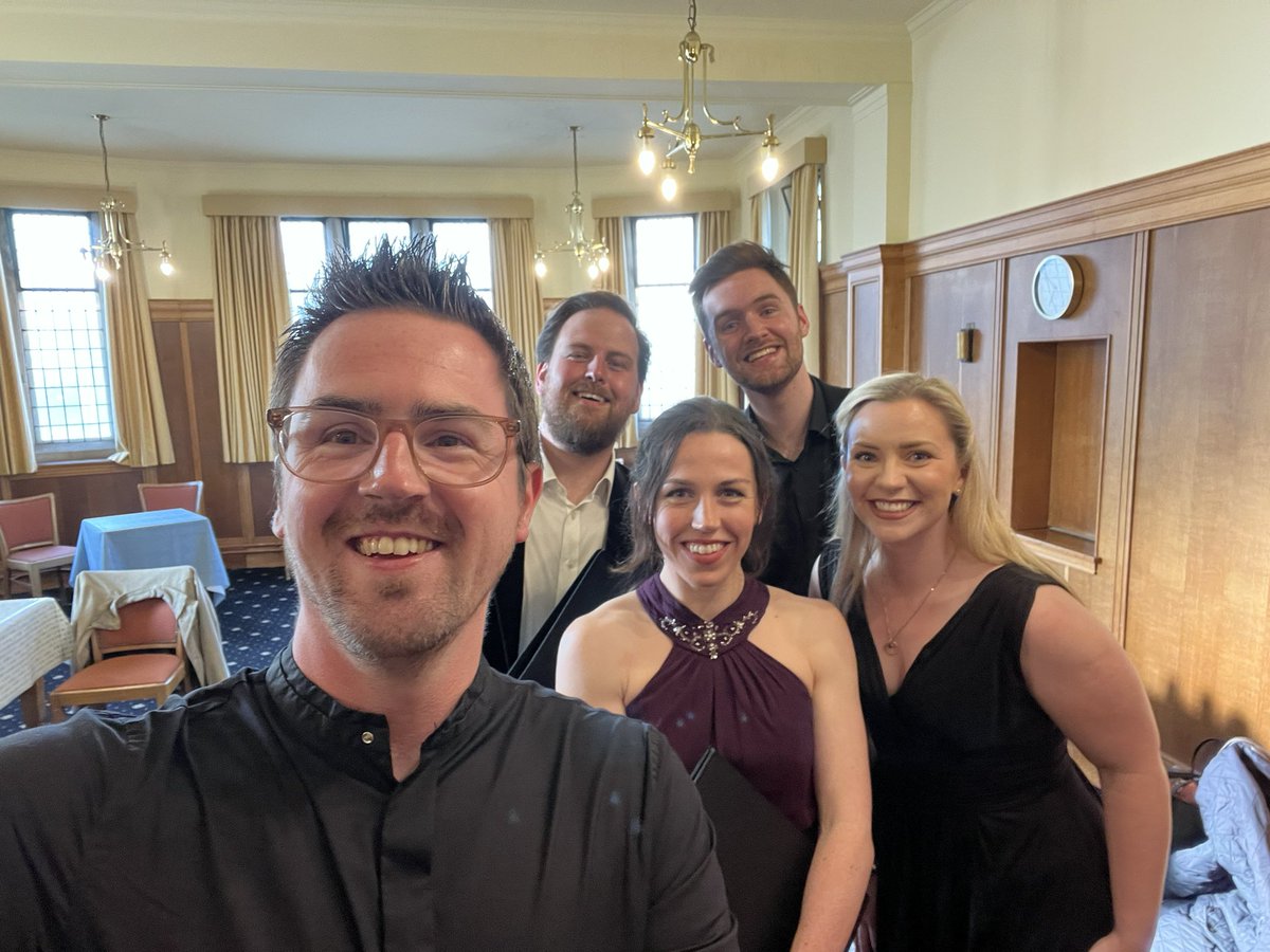 barrchristopher's tweet photo. Absolutely stunning concert tonight with Bridge of Weir Choral Society. Who doesn’t love a pre concert soloist selfie? https://t.co/BUiN1jXuX2