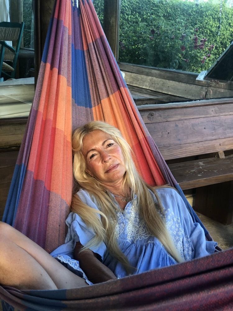 como me gustan los atardeceres podría quedarme rato así mirando el cielo esperando que se tiña de naranja