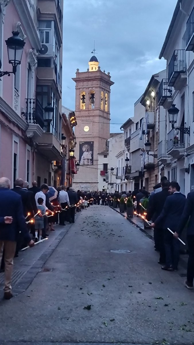 VOX_Torrent's tweet photo. Fiesta grande en Torrent en honor a nuestra patrona la 'Mare de Déu dels Desamparats', madre de todos los valencianos.
Hoy, el equipo de Vox Torrent hemos querido acompañar a nuestra queridísima 'Geperureta' en solemne procesión.
#voxconlastradiciones
#CuidaLoTuyo
#cuidaTorrent https://t.co/NzAE7uBcUC