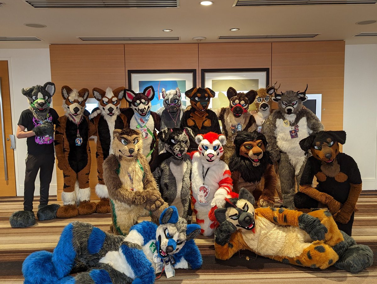 thehouseofcurl's tweet photo. Thanks to all the HOC suiters who came out for the shoot ^^ https://t.co/HuUlhsUtsx