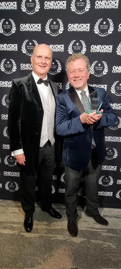 I was thrilled to present my friend @jonculshaw with his #voiceover legend award at the #ovc23 One Voice Awards in London last night.