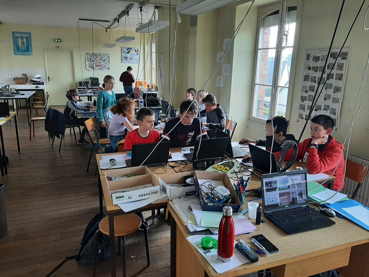 College Sainte Croix tweet media