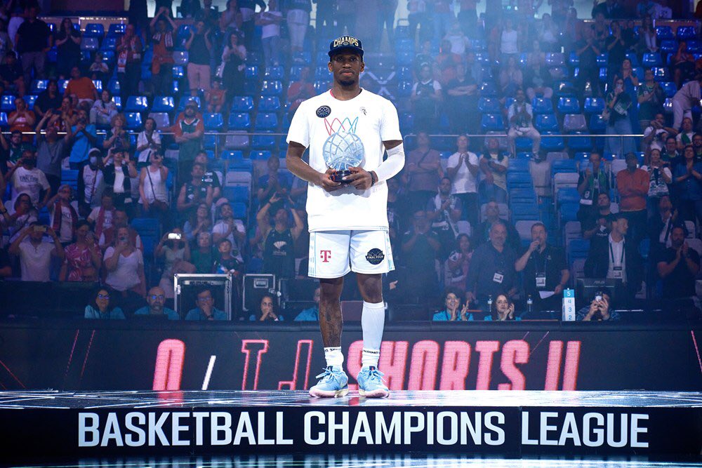 LjubomirovicM's tweet image. Iako se tokom sezone zbog odličnih igara nametnuo kao jedan od favorita za titulu u #BasketballCL, #Džikić-ev @JerusalemBasket zaustavljen je u finalu u Malagi protiv novog šampiona, sjajne ekipe @TelekomBaskets iz Bona - 77:70.

Najbolji igrač meča i MVP sezone TJ Shorts sa 29p.