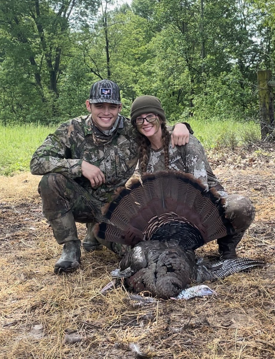 BrofessionalHNT's tweet photo. Emma got it done the last day of season! Y’all stay tuned for the video Friday!
•
•
#hunting #indianahunting #gobbler #turkeyhunting #turkeyseason23 #cantstoptheflop #thunderchicken https://t.co/nxuzDQTt2R