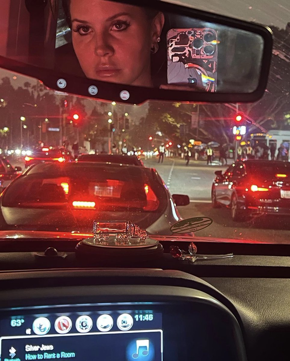 ChrisHollyMusic's tweet photo. Damn Lizzy next time you’re ordering a “meal deal” use Apple Pay when they see your iPhone they’ll give it to you for free. Looks like you took it over to Glendale and smashed it up with O’Connell.  pics from @LDRHoneymoonIG #LanaDelRey #Cahuenga #Pass https://t.co/c7PHqHb1kU