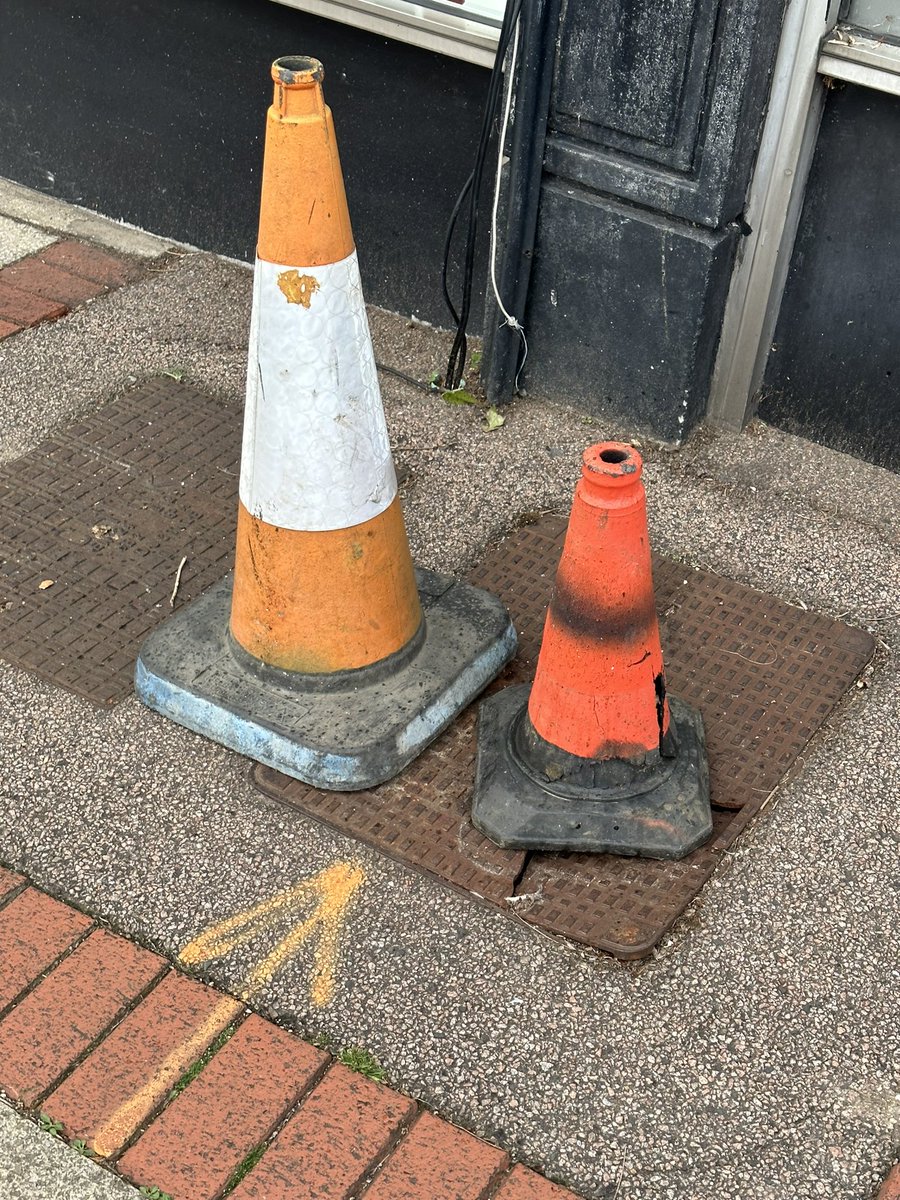 Sam_Saunders's tweet photo. @SuttonCouncil and update on the now OPEN broken man hole cover, passed by primary school children every day?

Reported numerous times in the last 5 months? LBS-FWDEF508016827
LBS-FWDEF500832976 https://t.co/hIbXvuRo6O