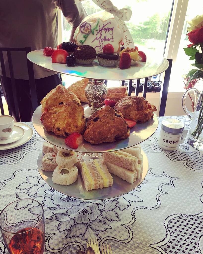LassVagus's tweet photo. Happy Mother’s Day! ❤️🥂💐 https://t.co/xEndx9UT6i