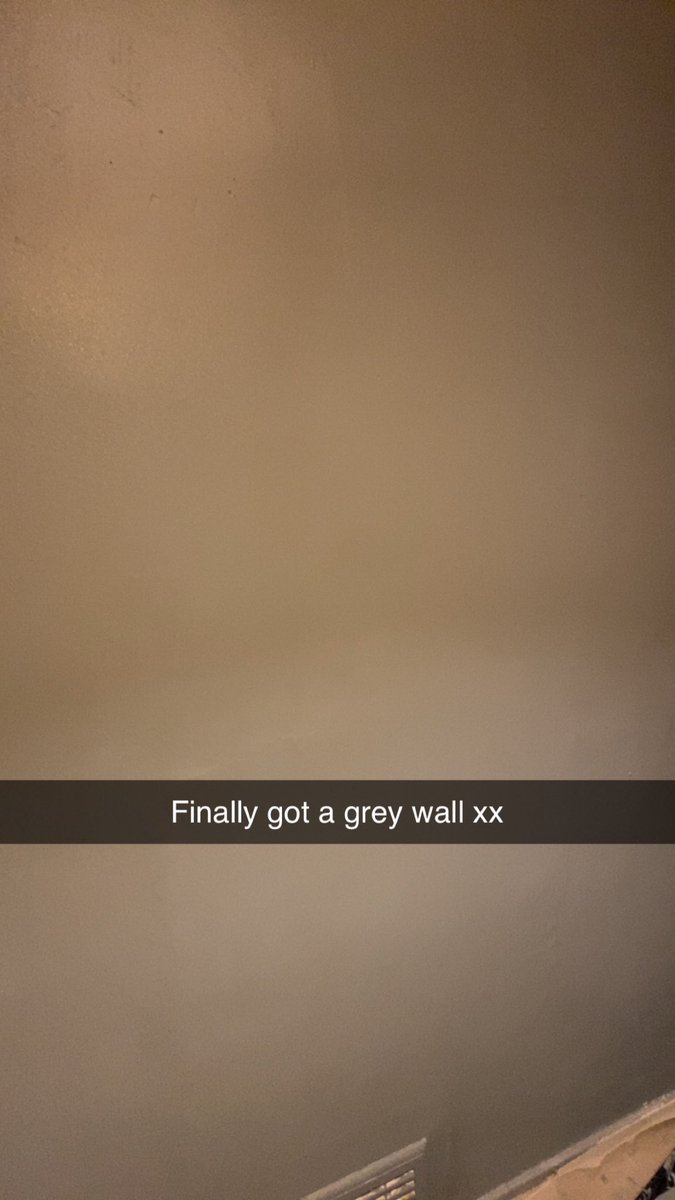 GirlchampJinty's tweet photo. Finally have a grey bedroom Wall β€οΈ#DIYDecorating https://t.co/lYVFN7wjPW