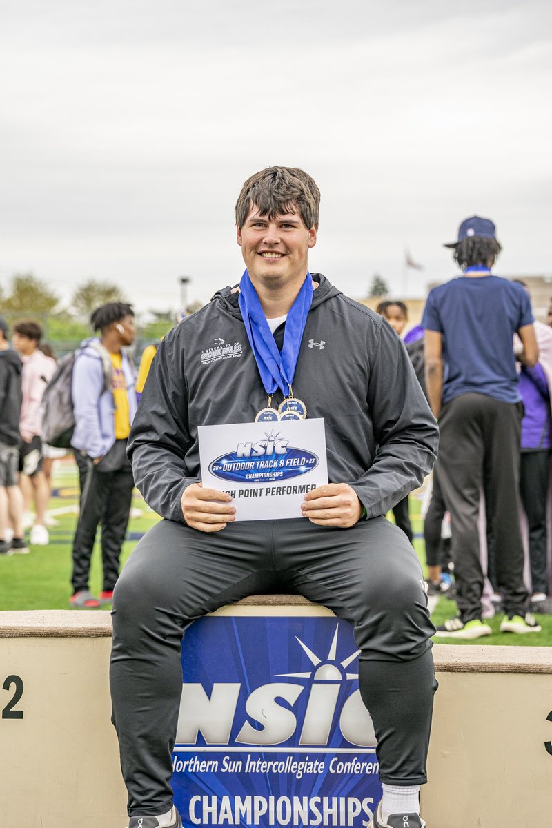 jonnyhiatt's tweet photo. @tyler_hiatt2020 of @USFTFCC earns High Point Performer Award with 26 points @NorthernSunConf meet. Big throws=Big Points https://t.co/yWDfgBLBxd