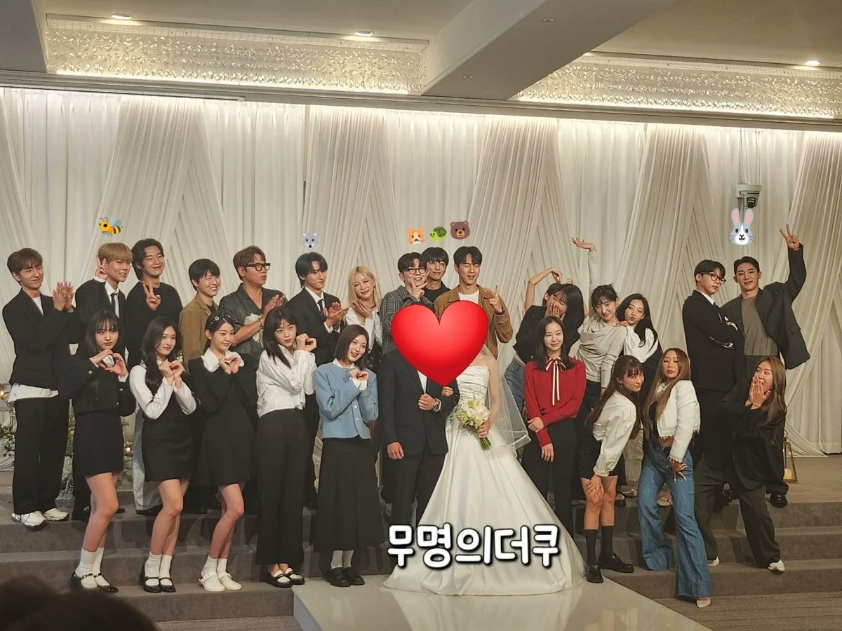 bubble_monstax's tweet photo. They even attended another wedding ft. whole starship artists  ㅠㅠ https://t.co/JDKfxryjo8