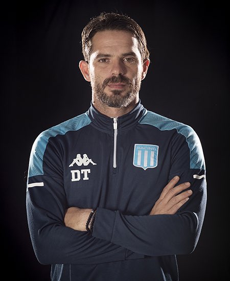 APDeportes_'s tweet photo. Los últimos 7 partidos de #Racing 🎓 en la #LigaProfesional:

❌ 1-3 vs Gimnasia.
❌ 0-1 vs Newell’s.
➖ 1-1 vs Independiente.
❌ 1-3 vs Atlético Tucumán.
❌ 1-3 vs Boca.
❌ 2-4 vs Talleres.
❌ 0-3 vs Platense. https://t.co/3xGpCzMSC1