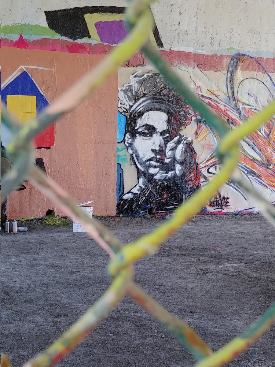 NancyALocke's tweet photo. Tunnel art. https://t.co/rsG2YKK87F