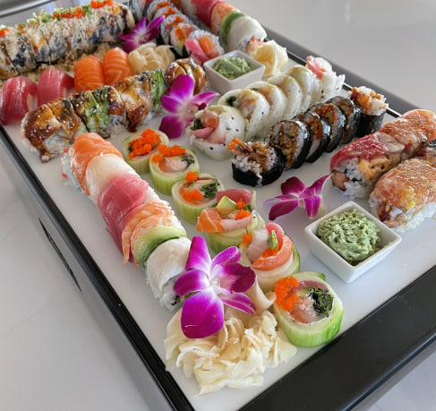 Women like beauty and food 🥰😍