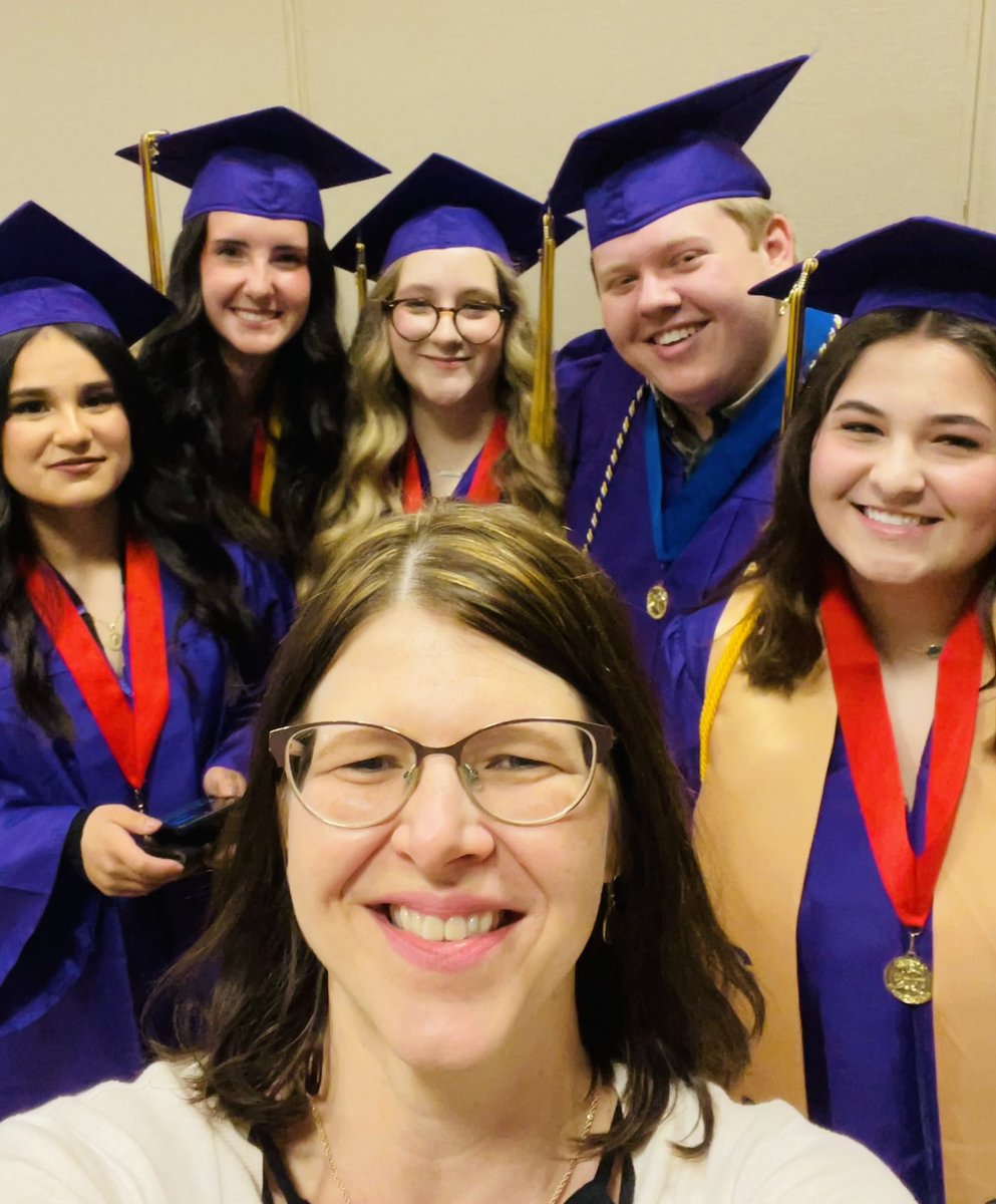 MrsBButters's tweet photo. Congratulations to all the graduates. I wish you all the best of luck. Moving forward remember all the tools you’ve been given to help you navigate life and overcome the obstacles you encounter. You have what it takes to be successful. @GIPublicSchools @GISH_Islanders https://t.co/KIZAcohkKZ